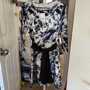 NEW Tamsy dress , copy Vera Wang.
Navy & white abstract print 
Stretchy M L